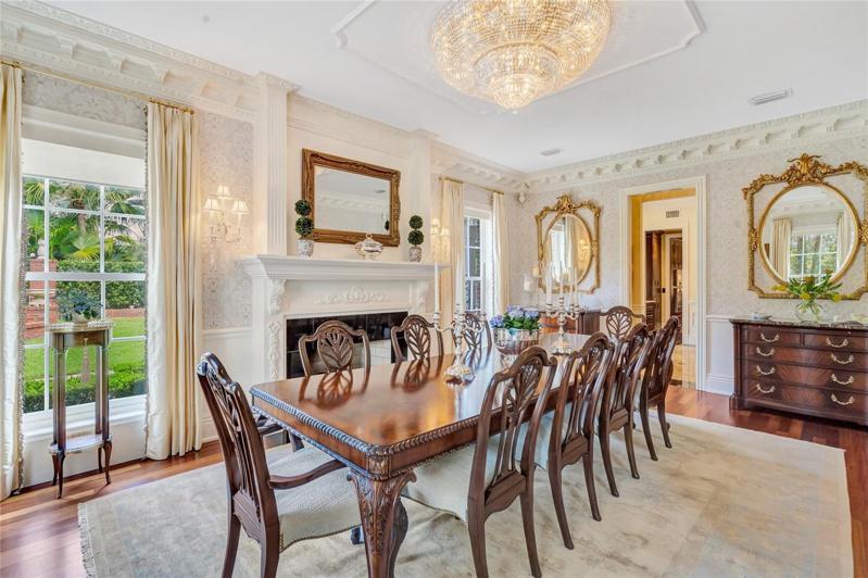 Dining rm