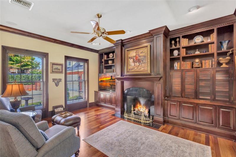 Family rm off kitchen