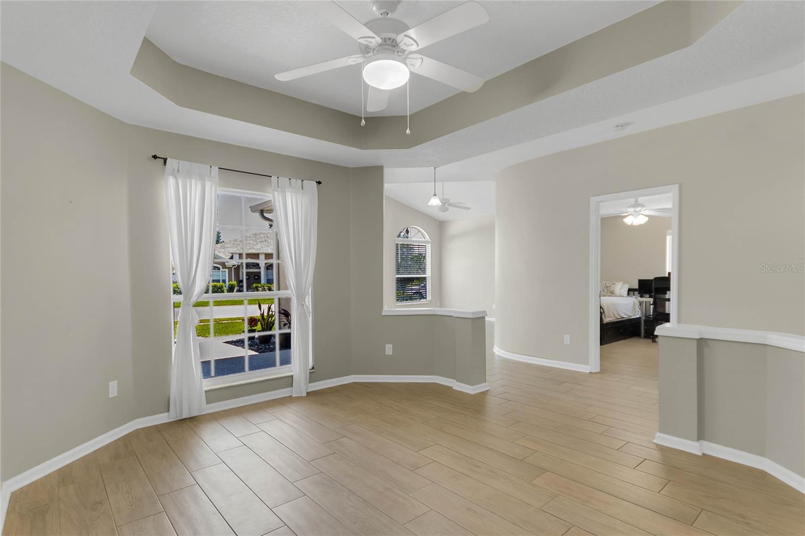 Separate spacious dining room, tray ceiling