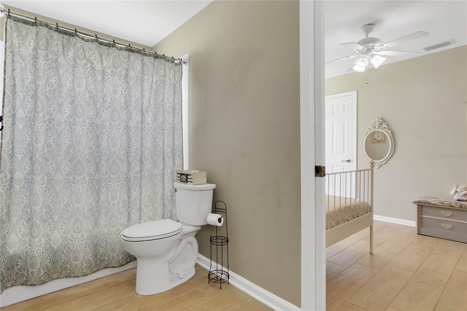 Jack &amp; Jill bath, pocket doors for separation/privacy