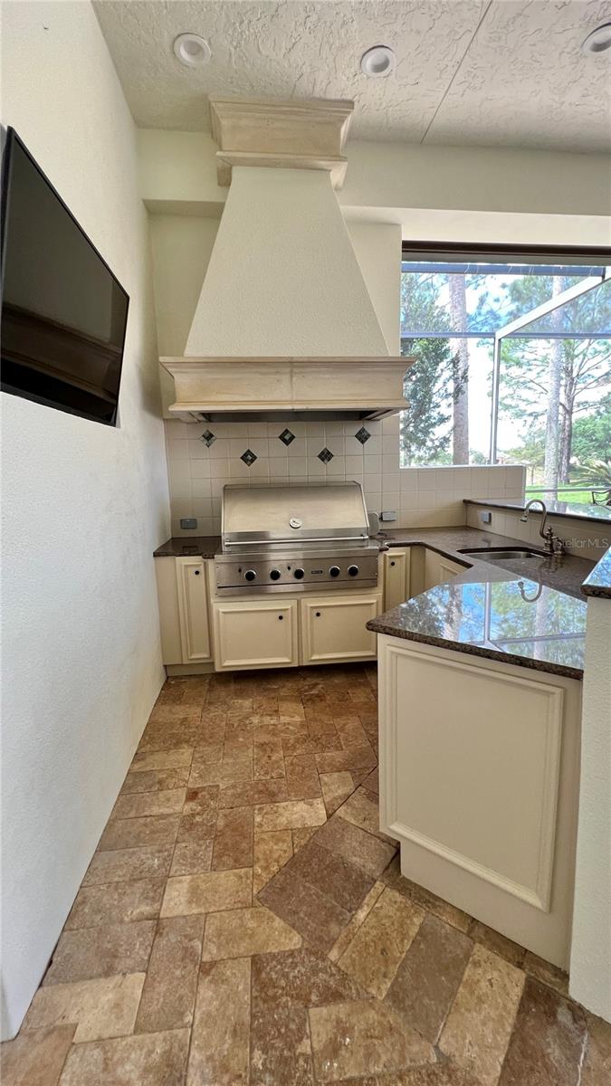 Outdoor Kitchen