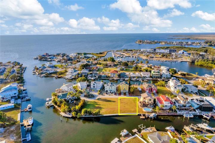 PREMIUM LOT LOCATION! A Few Minutes Boat Ride to the Gulf! Bonus...AE Flood Zone = Big Savings for you on Flood Insurance!
