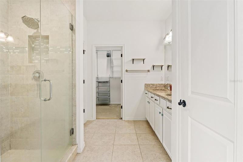 En suite primary bathroom