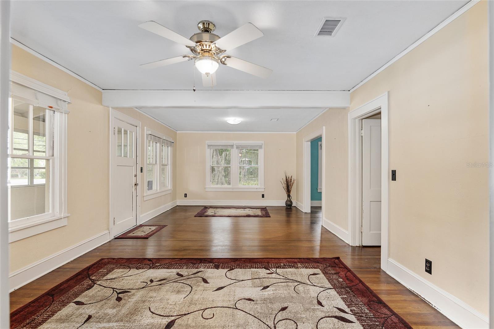 Spacious living room
