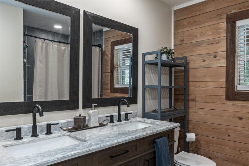 Quest bathroom
