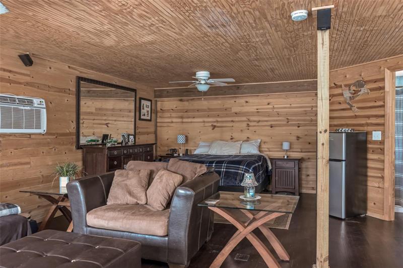 One bedroom 1 bathroom