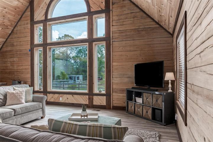 Eye catching picture window