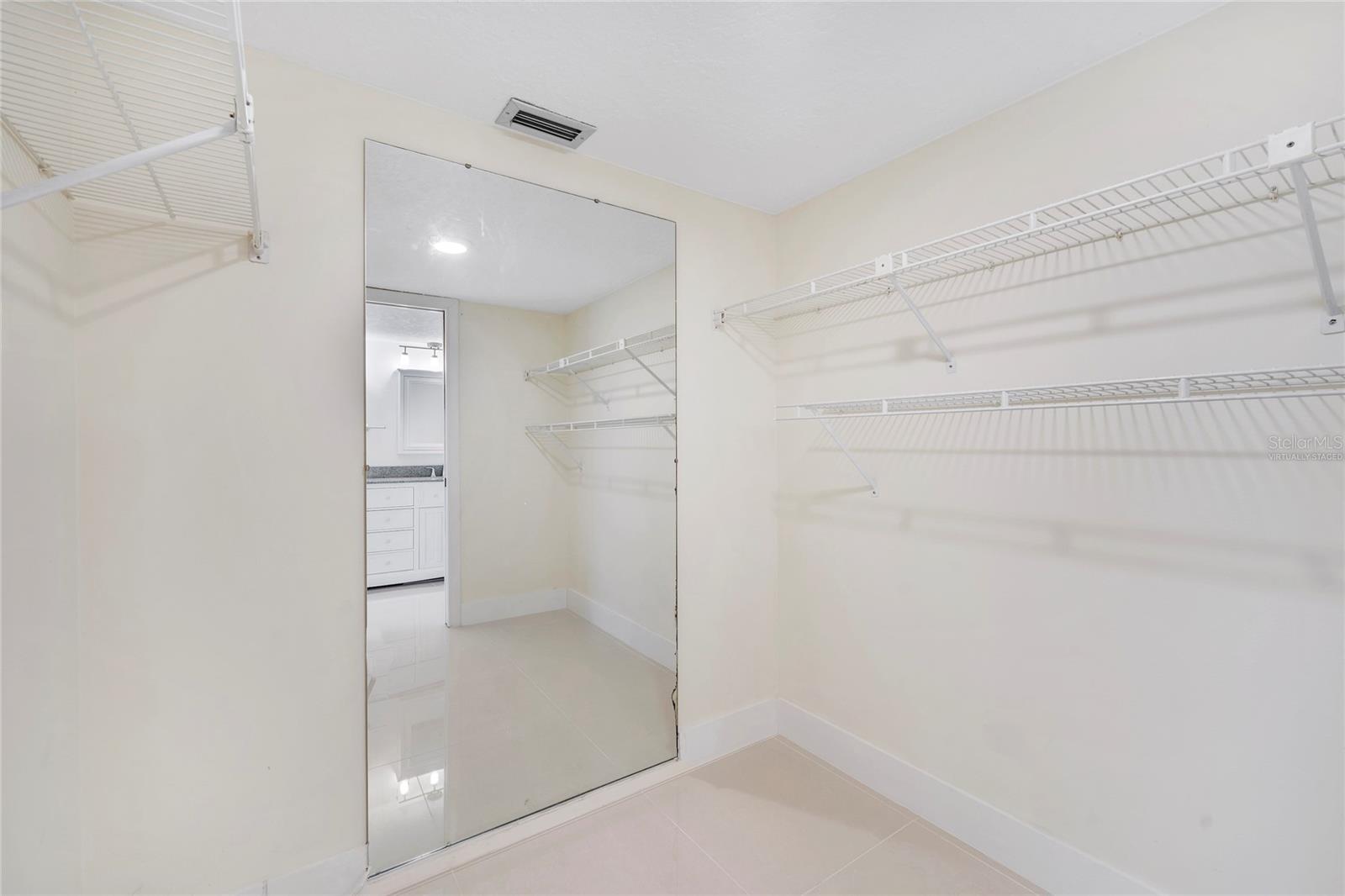 BEDROOM 3 W/BATHROOM 3 ACCESS - VIRTUALLY STAGED