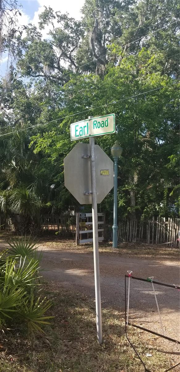 Private road to entry