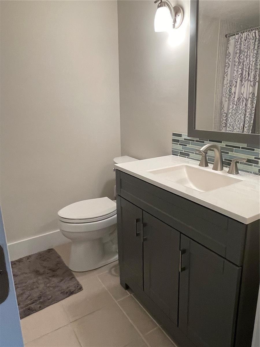 2nd Bathroom 