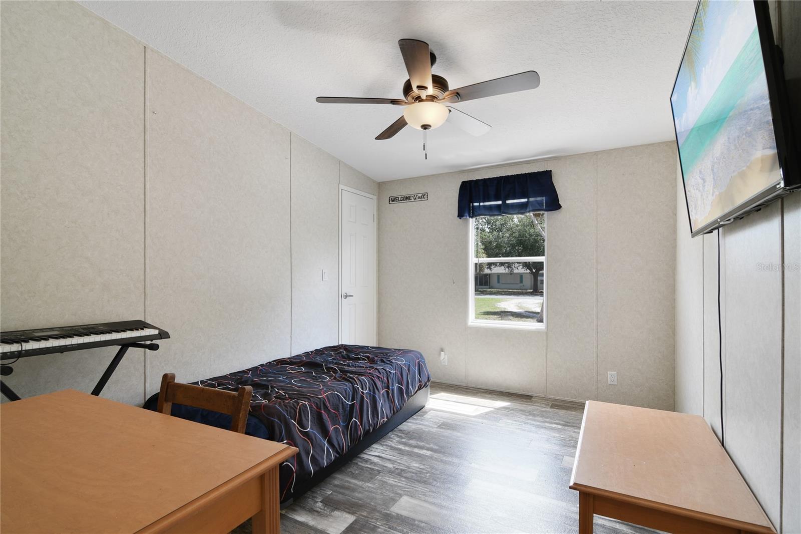 2nd bedroom