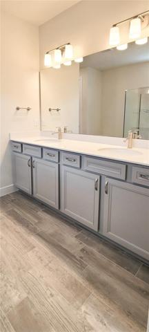 Double Sinks - lots cabinets