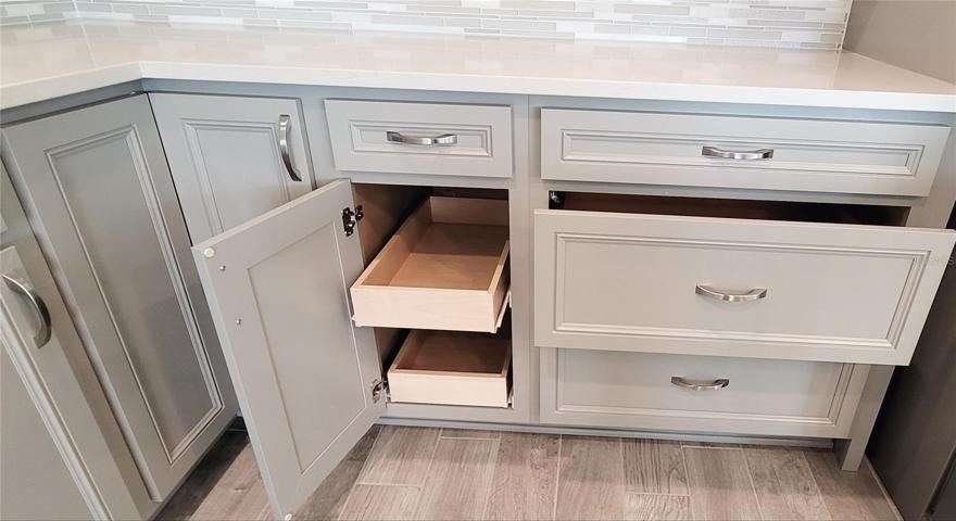 Pull out drawers, soft close cabinets