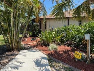 Right side going to back yard