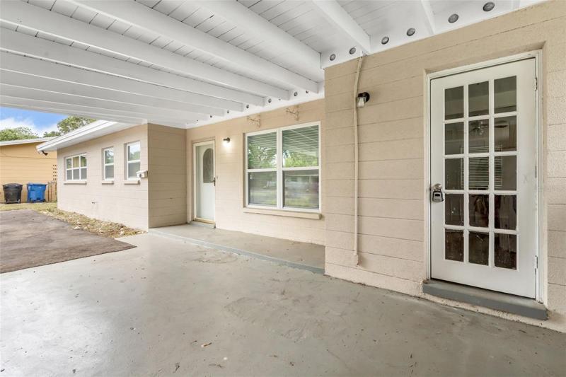 Kitchen entry door from Carport for your convenience!