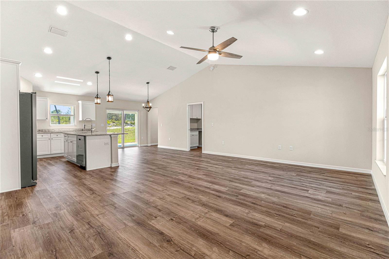 OPEN FLOOR PLAN