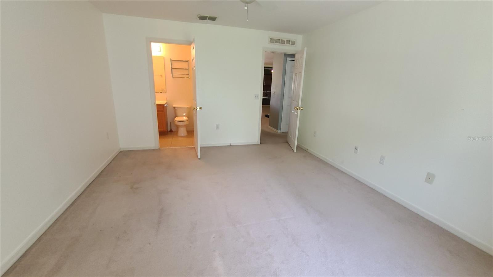 Bedroom 4 - w/ full private bathroom