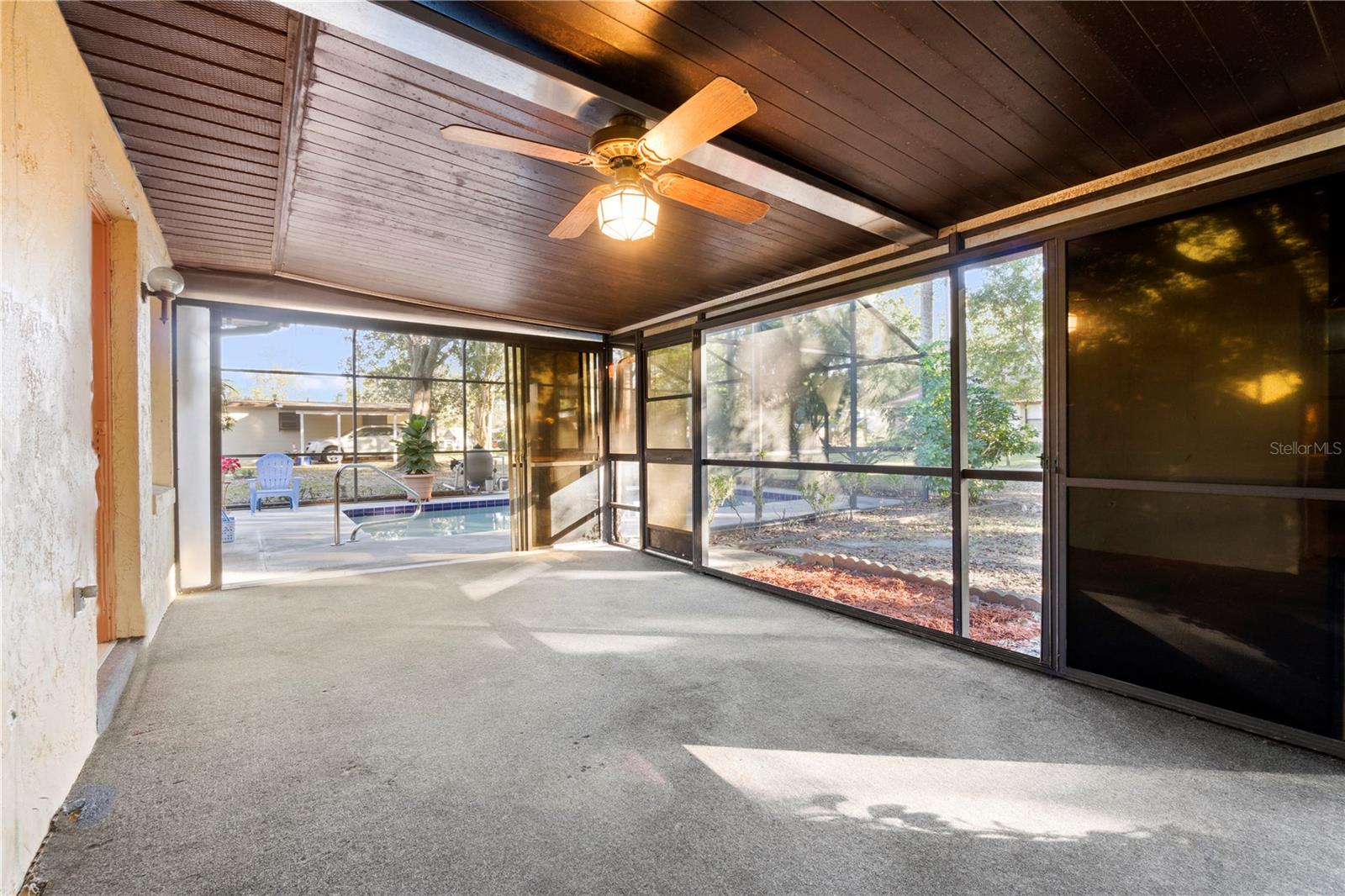 715's screen porch