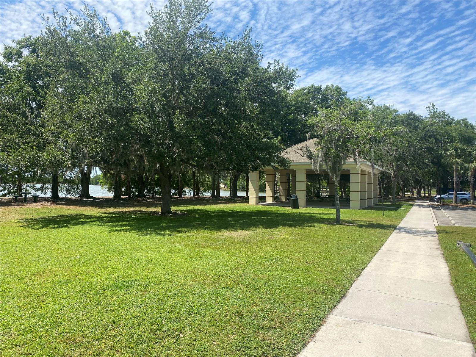 Picnic area by lake!