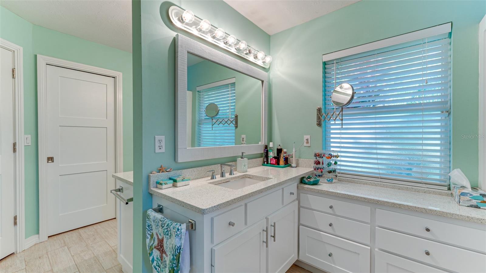 Master bath with dual sinks