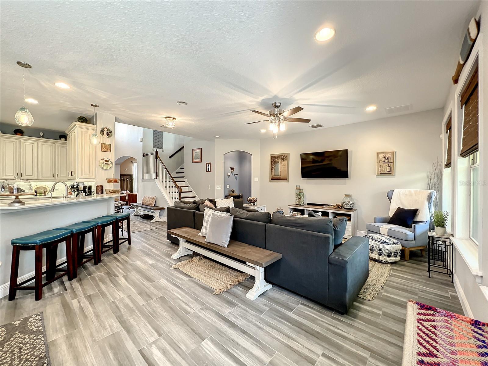 Excellent Floor Plan for entertaing and all new Flooring