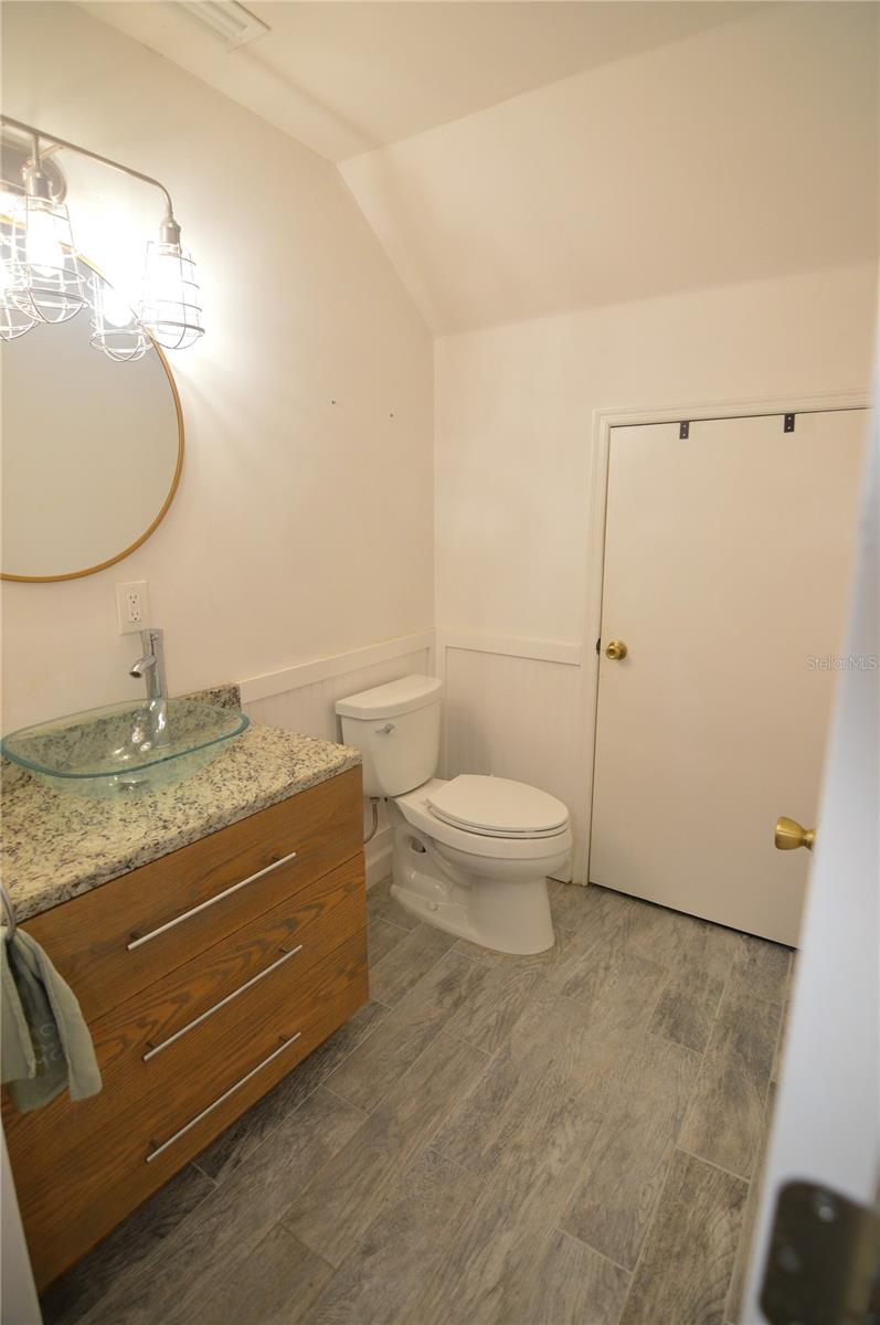 Guest 1/2 bath 1st floor