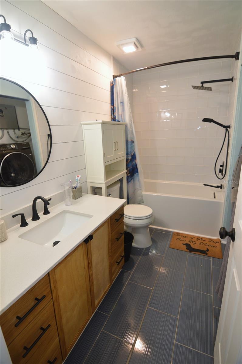 Guest bathroom 2nd floor