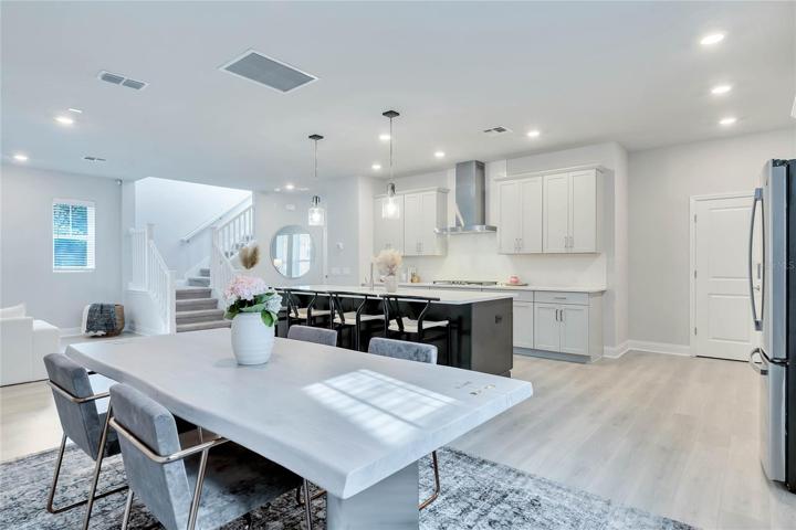 Appliances include a gas range, vent hood, d/w