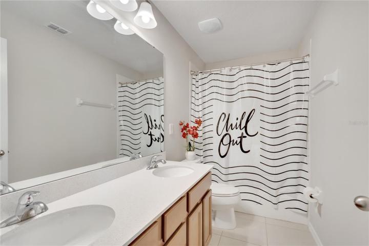Second floor full guest bath