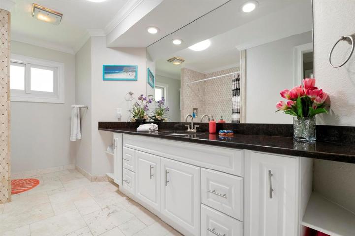 3rd bath with jacuzzi tub