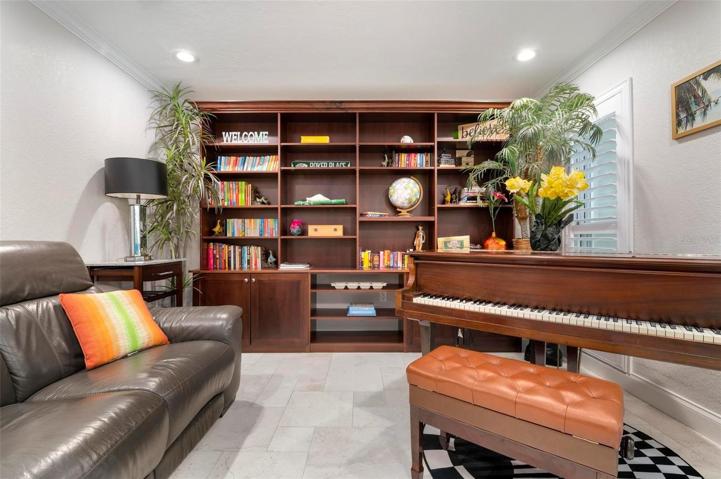 Office/ flax room