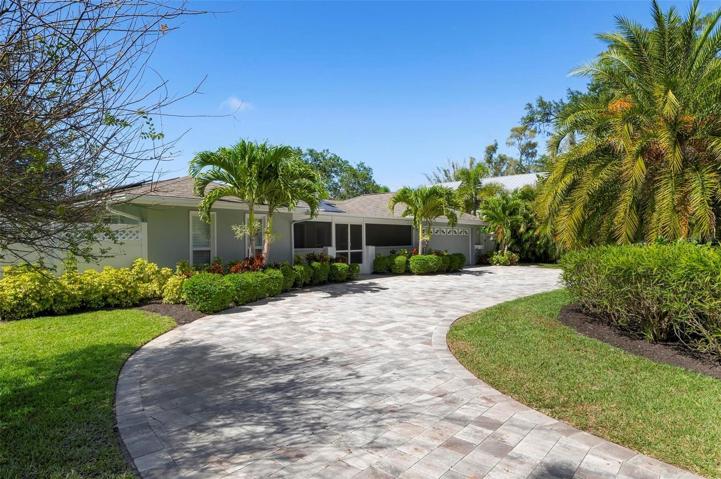 circular driveway