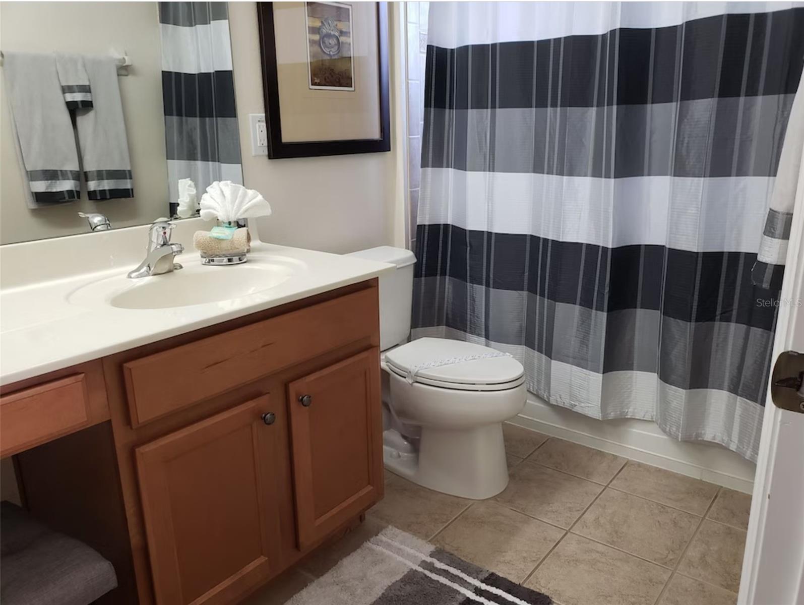 Hall Bath 2