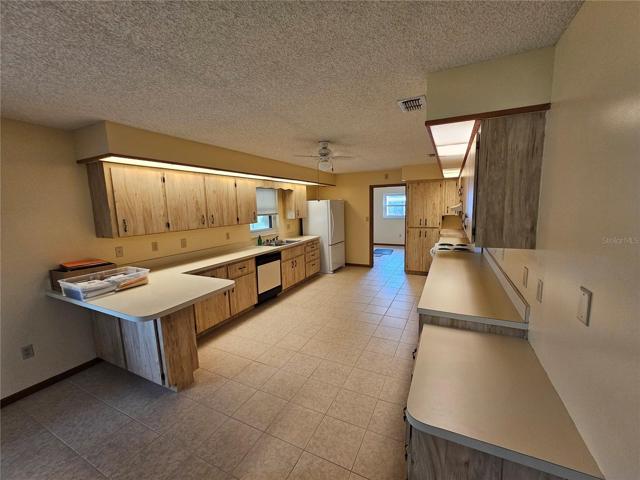 Eat in Bar at the end of the kitchen counters