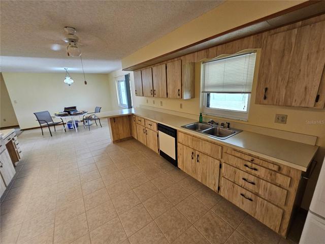 Kitchen with lots of cabinets