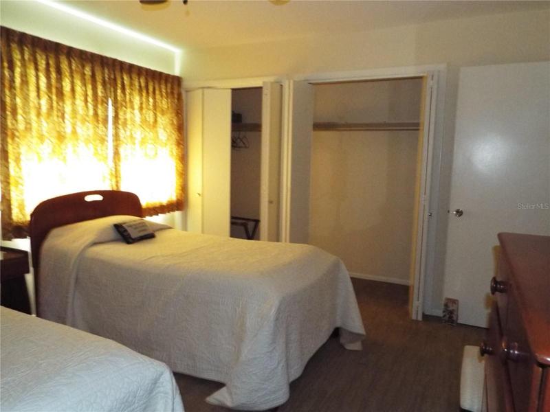 bedroom 1 has twin beds