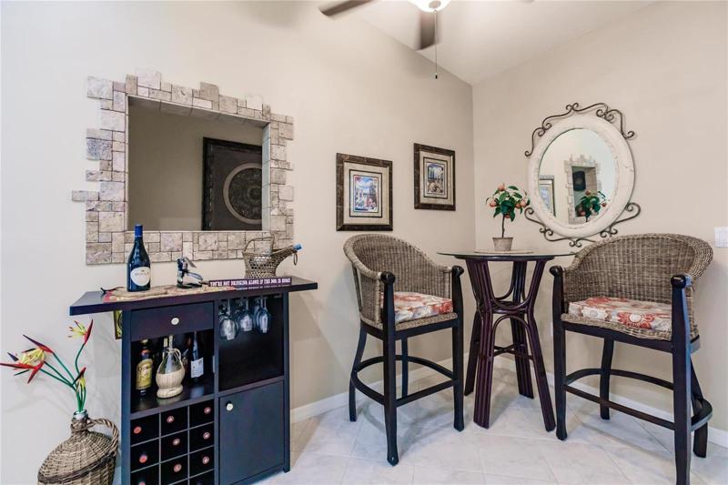 CASUAL DINING AREA