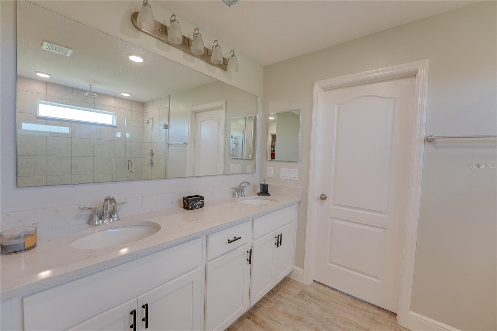Master Bathroom (3)