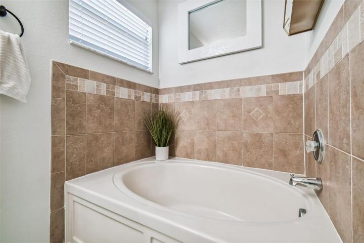 En suite tub.