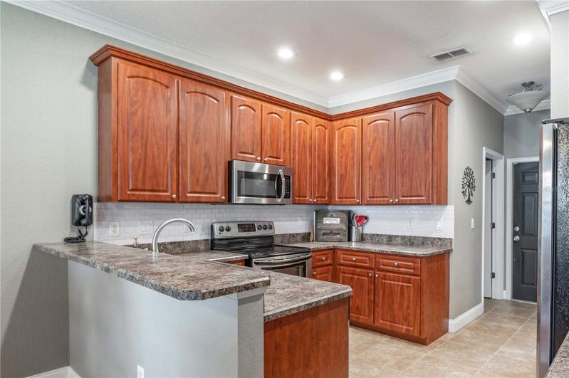 Kitchen with bar