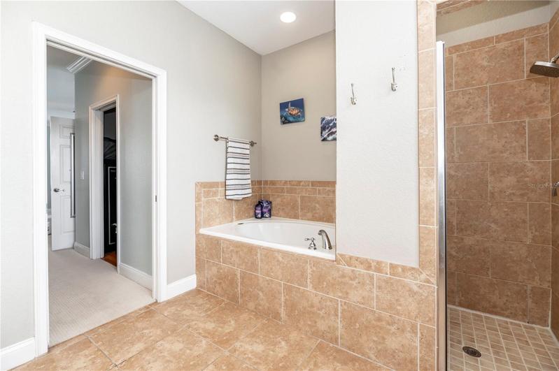 Soaking tub