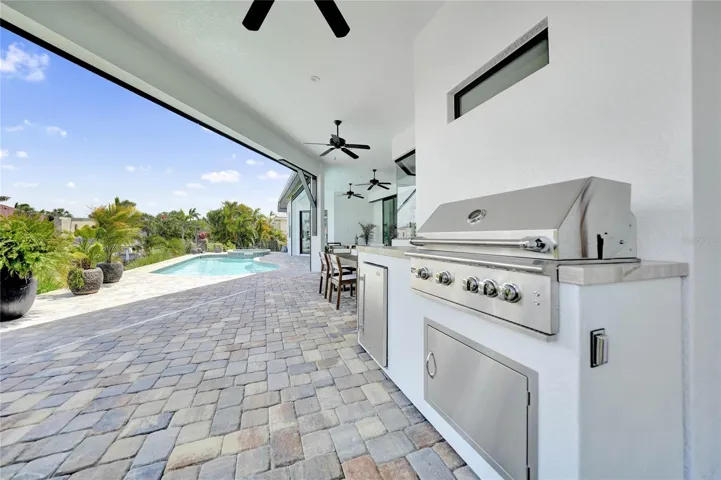 Outdoor kitchen grill & refrigerator
