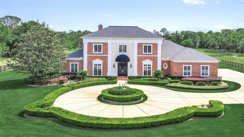 Welcome to 4885 Gabriella Lane!