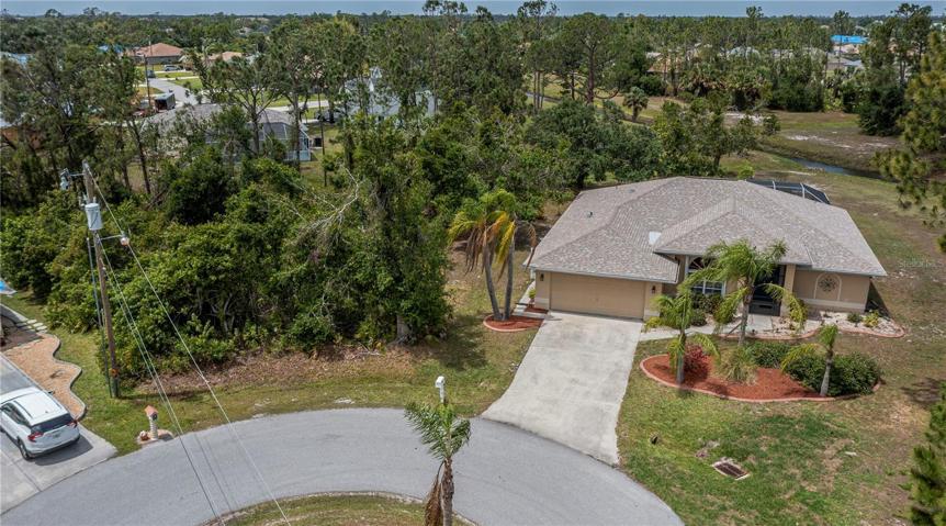 The vacant lot to the Left of this home is also available for sale.