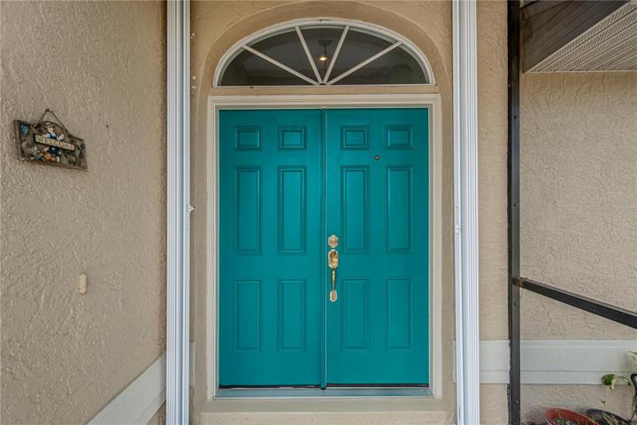 Enclosed front foyer entry
