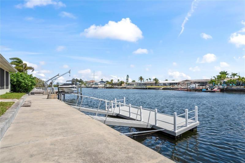 on 200 foor wide canal (MOL), and 85 fee tof seawall - room for almost any size boat!