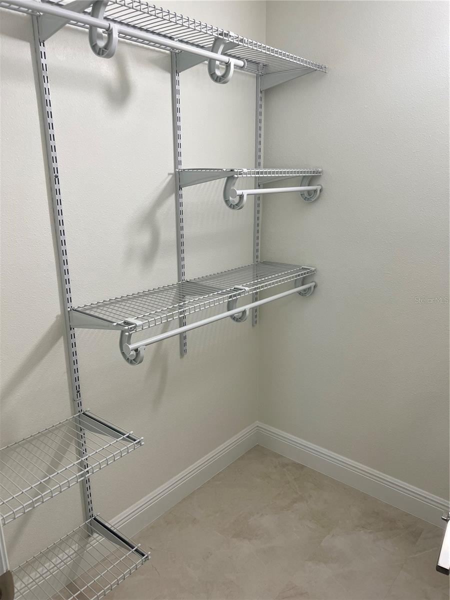 CLOSET