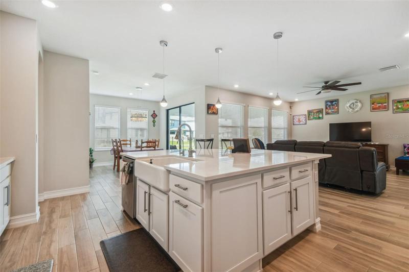Beautiful kitchen, open floor plan