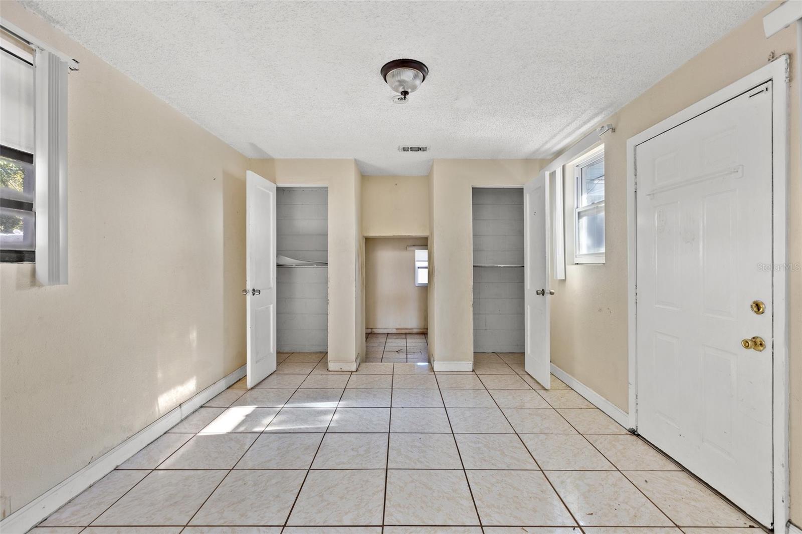 Bedroom (with door to outside)
