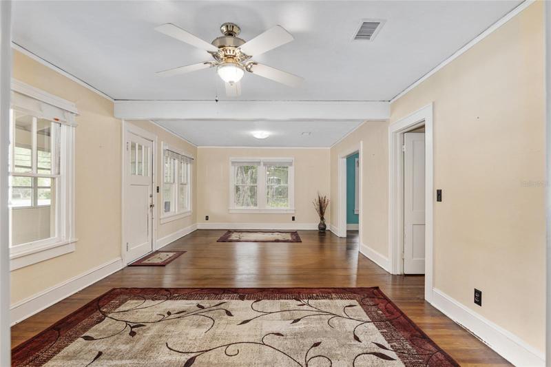 Spacious living room